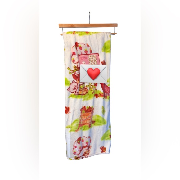 Strawberry shortcake fall blanket - Picture 1 of 1
